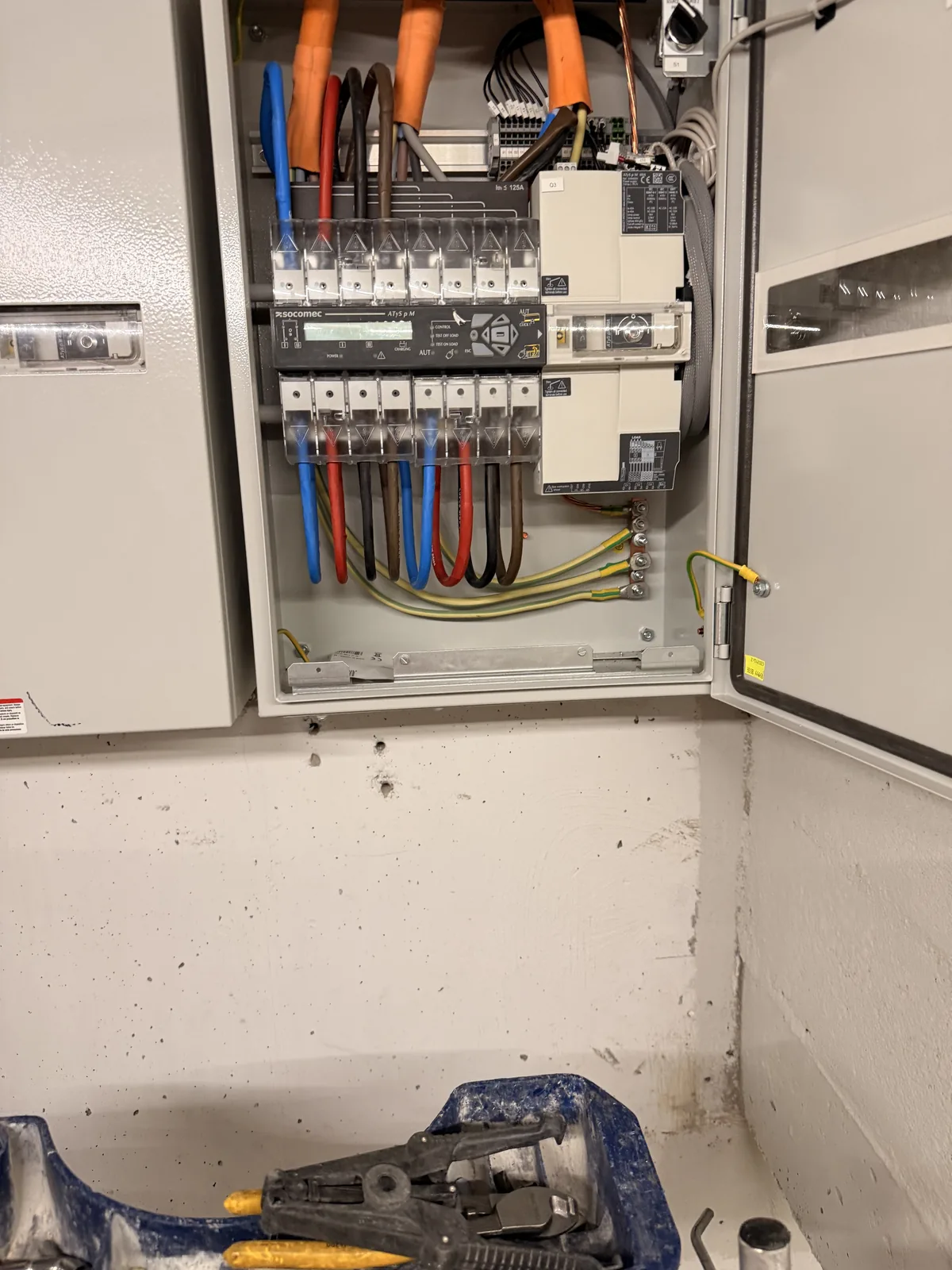 Inverseur de source et raccordements de puissance